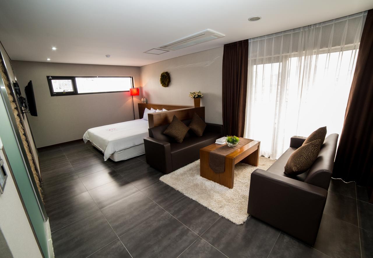 Reve Business Hotel Jeju Eksteriør billede