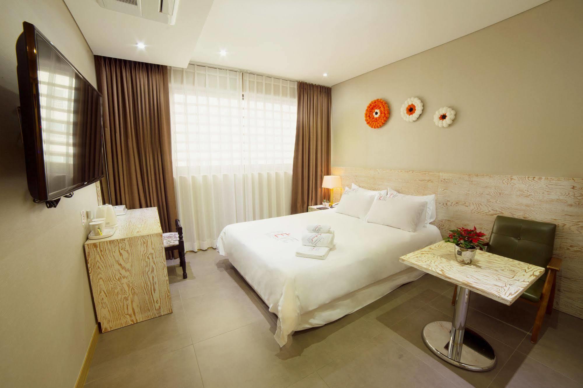 Reve Business Hotel Jeju Eksteriør billede