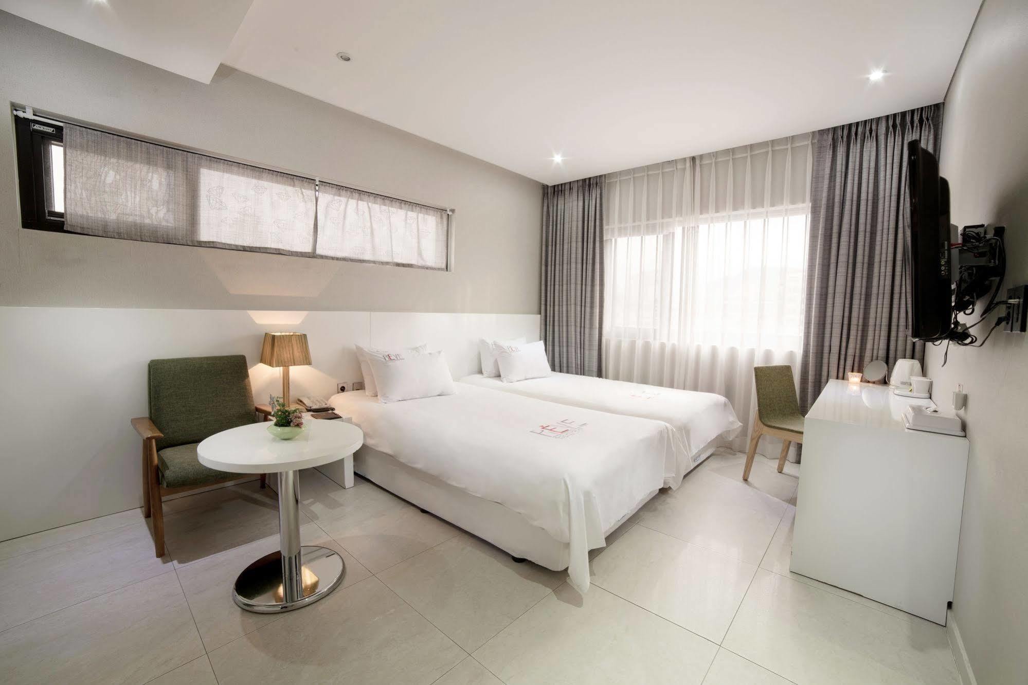 Reve Business Hotel Jeju Eksteriør billede
