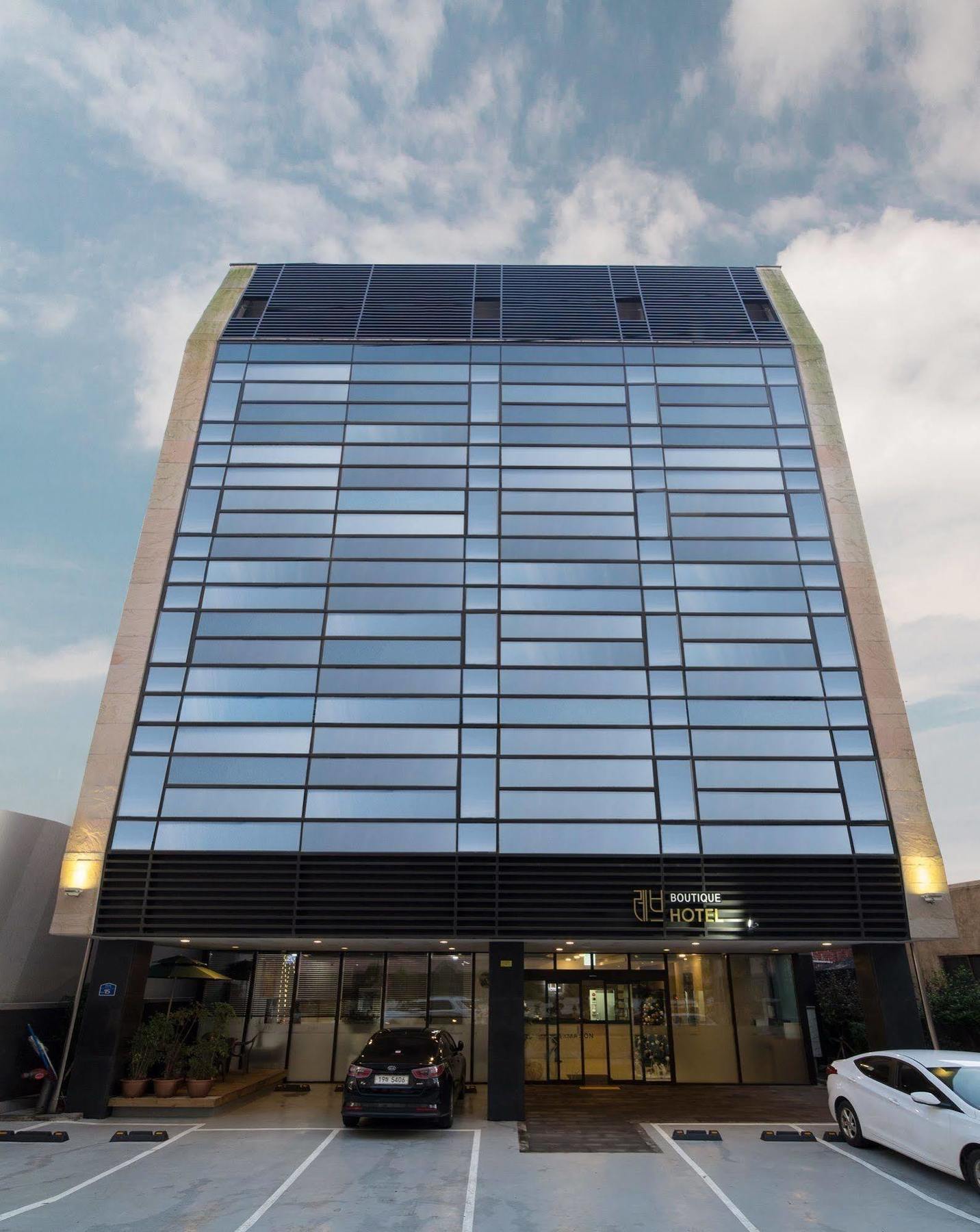 Reve Business Hotel Jeju Eksteriør billede